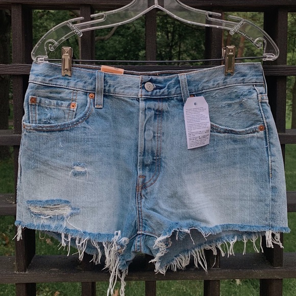 NWT Levi’s Straight Leg Button Fly Shorts 29 - Picture 1 of 6